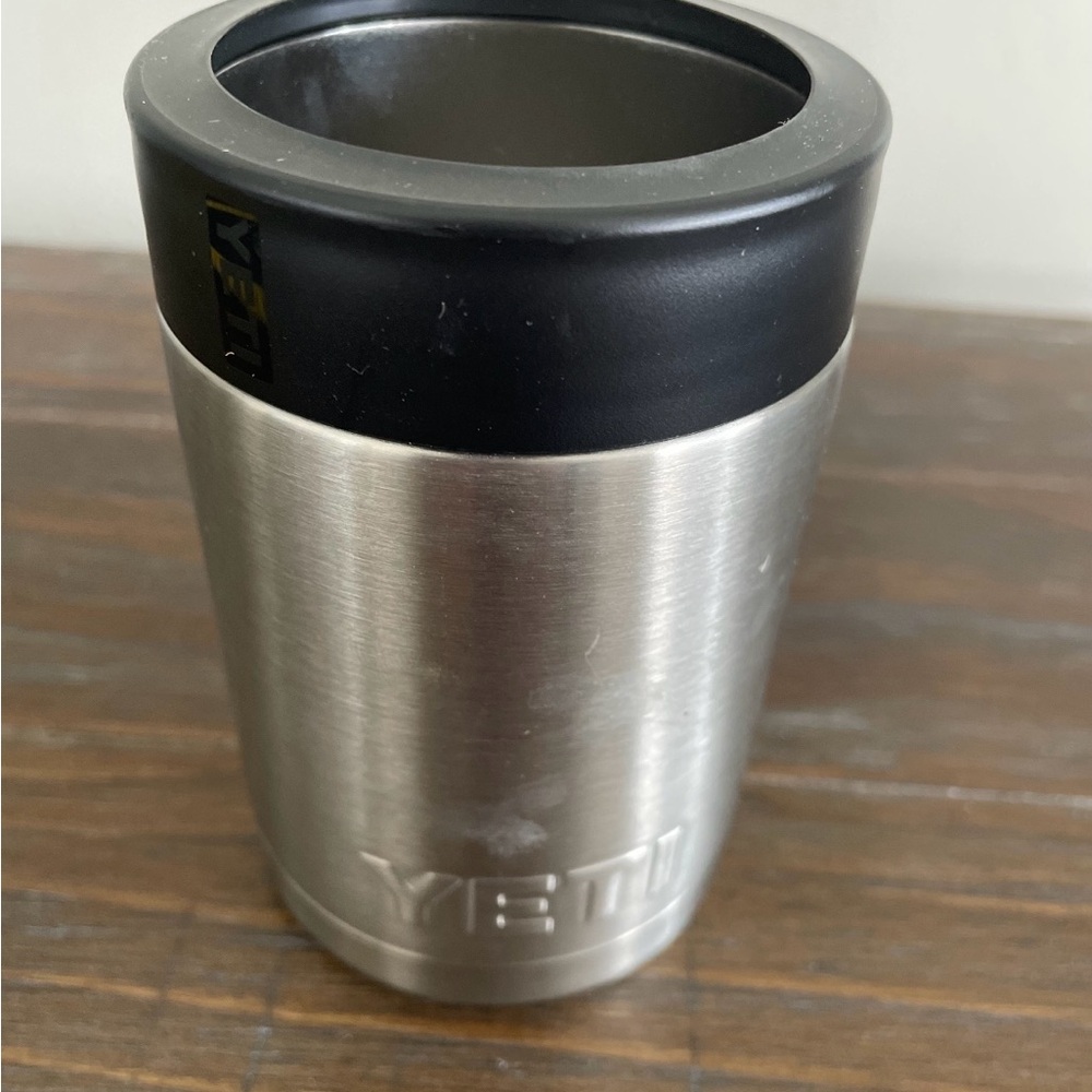 YETI YRAMCOL Stainless Steel Tumbler with Black Lid
